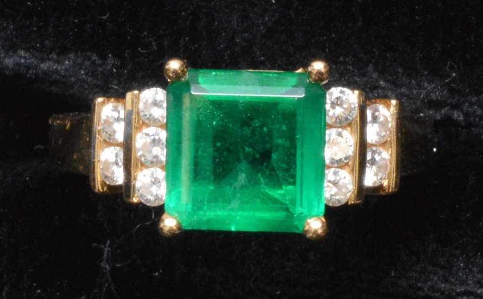 Lot 62 - Emerald and diamond ring