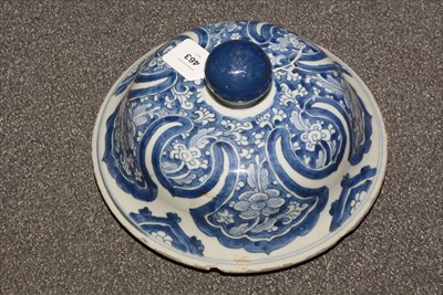 Lot 463 - Chinese blue and white vase cover and stand