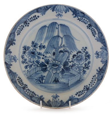 Lot 590 - Delft blue and white charger