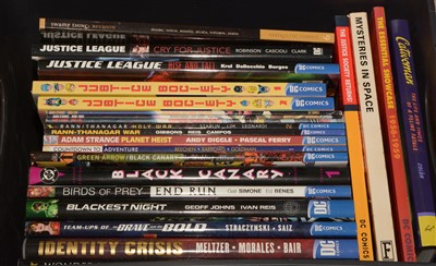 Lot 1072 - DC Comics graphic novels and albums