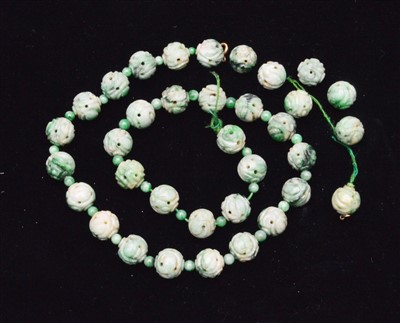 Lot 136 - Jade bead necklace