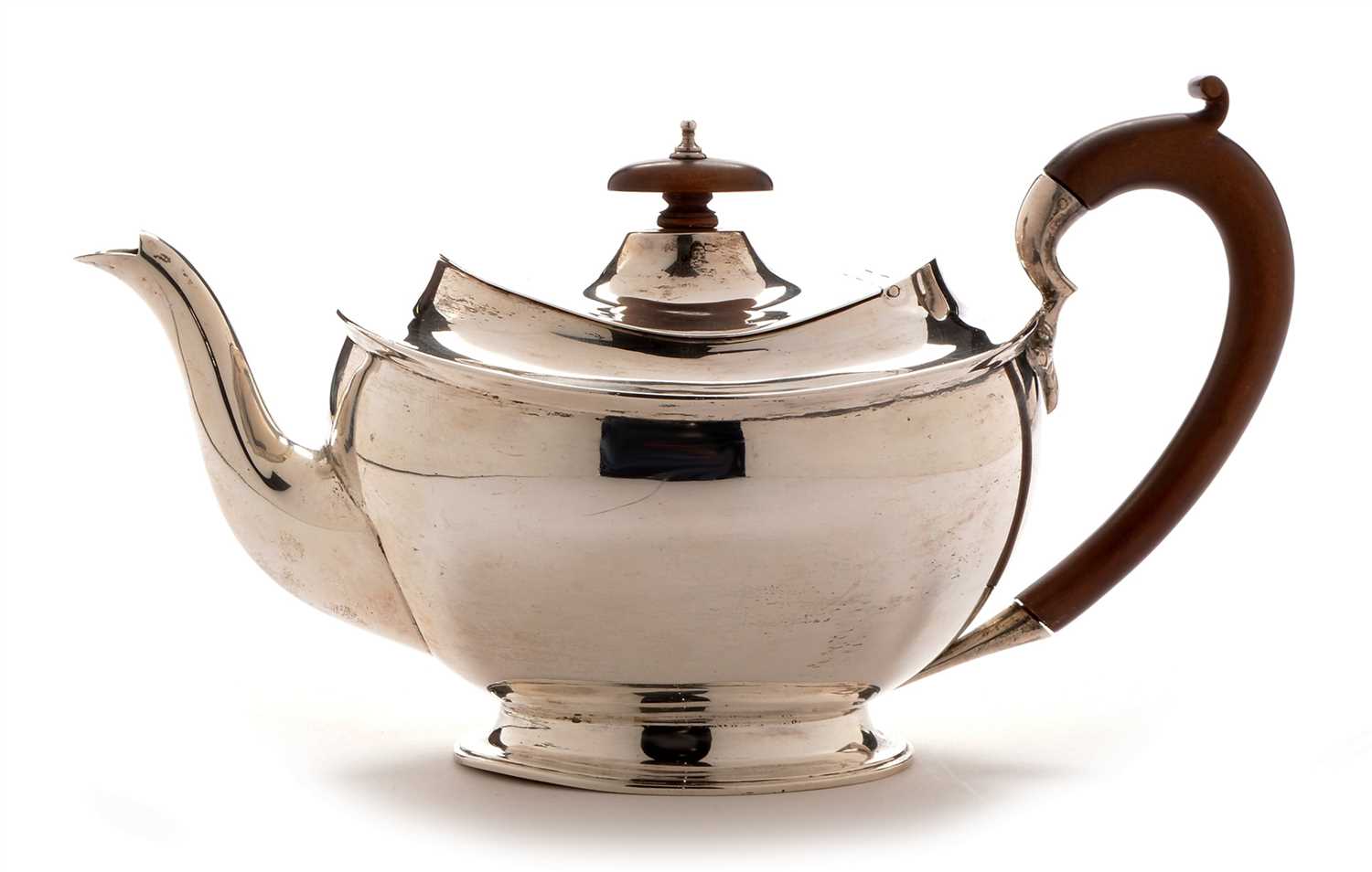 Lot 290 - George V silver teapot