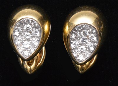 Lot 137 - A pair of diamond earrings