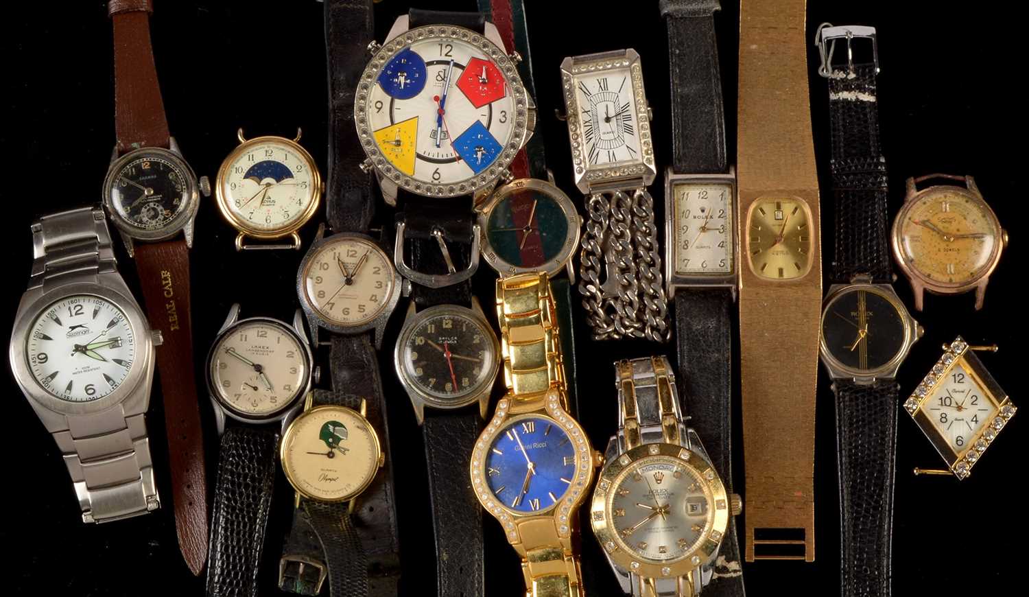 Lot 3 - Five vintage watches; and a selection of