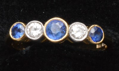 Lot 172 - Sapphire and diamond ring