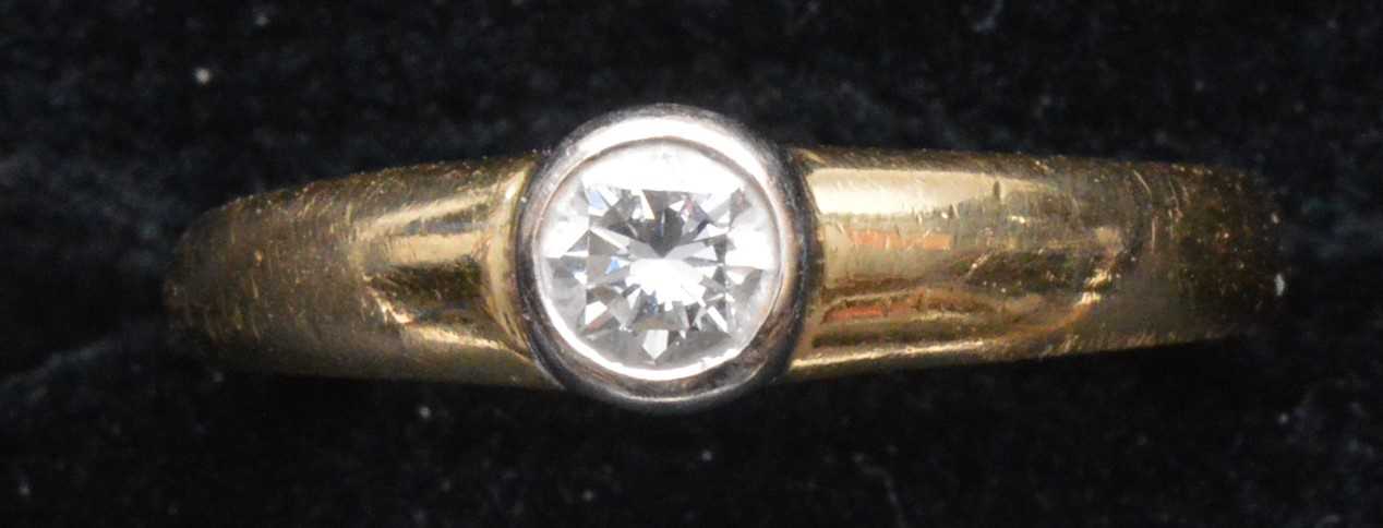 Lot 173 - Diamond ring