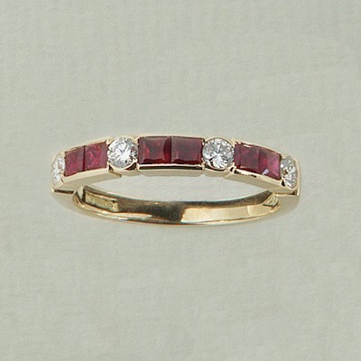 Lot 209 - Ruby and diamond ring
