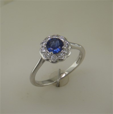 Lot 211 - Sapphire and diamond cluster ring