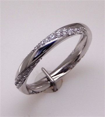 Lot 215 - Diamond eternity ring
