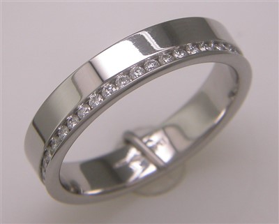 Lot 216 - Diamond eternity ring