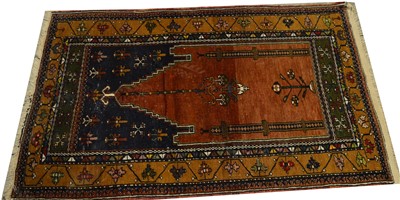 Lot 924 - Baluch prayer rug