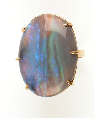 Lot 219 - Opal ring