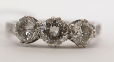 Lot 59 - Three stone diamond ring