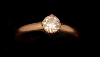 Lot 71 - Single stone diamond ring