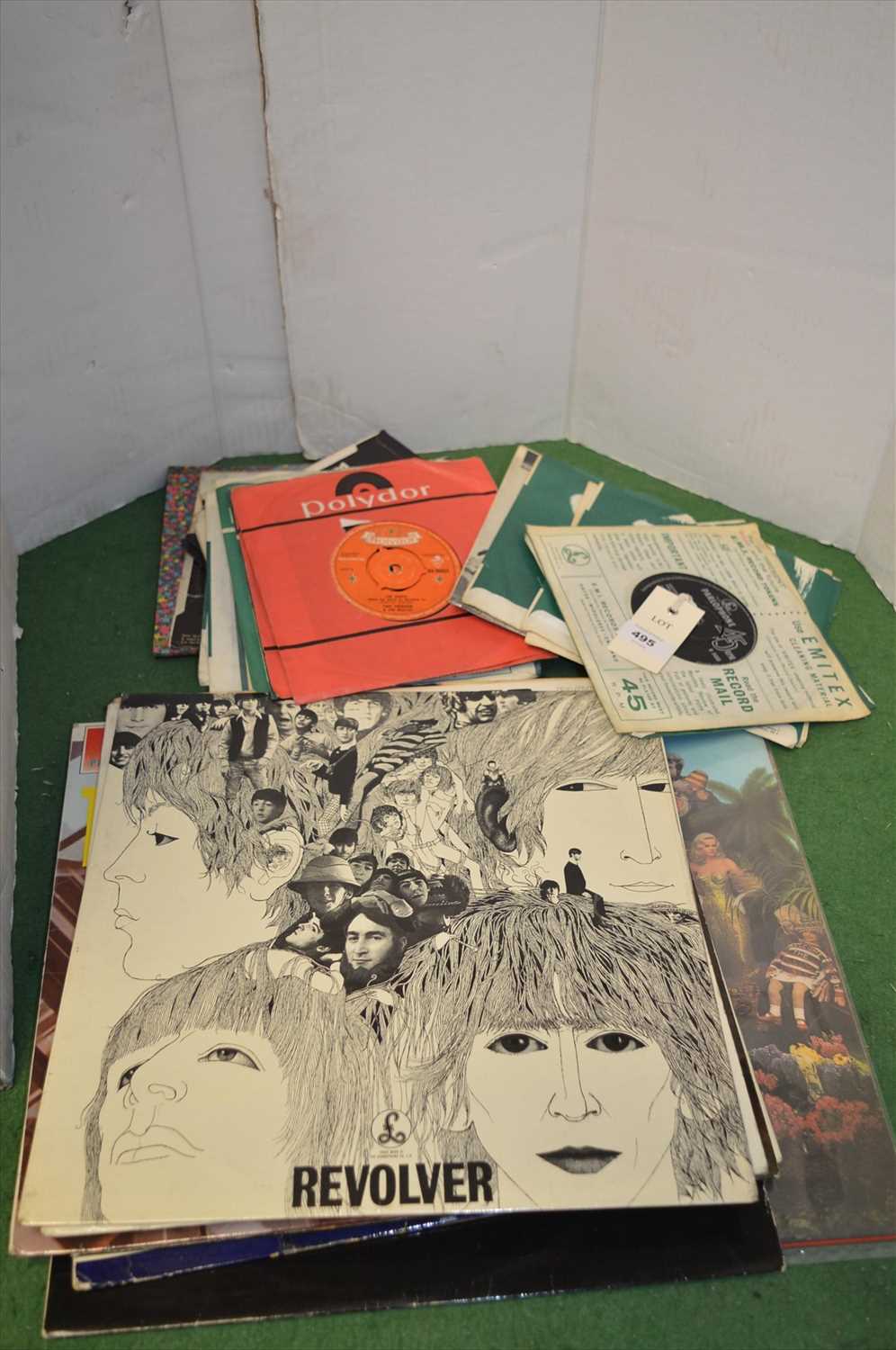 Lot 495 - Beatles vinyl singles and LPs