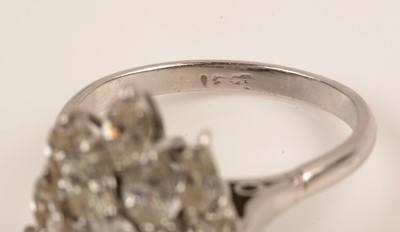 Lot 88 - Diamond dress ring