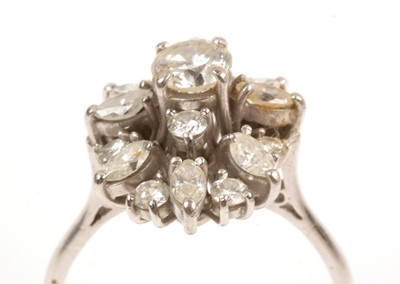 Lot 148 - Diamond dress ring