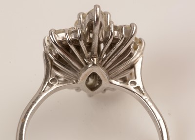 Lot 87 - Diamond dress ring