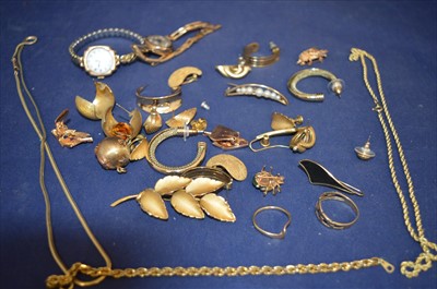 Lot 399 - Gold and gilt metal jewellery