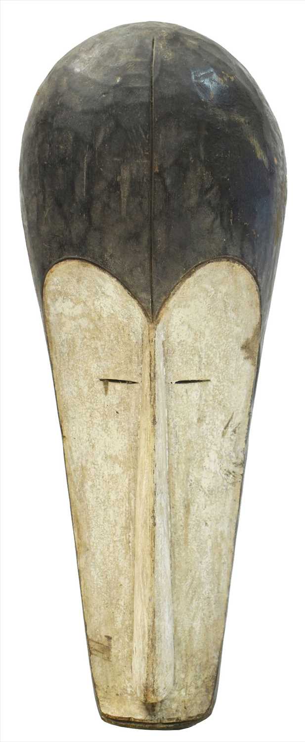 Lot 1552 - Fang mask