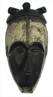 Lot 1556 - Fang mask