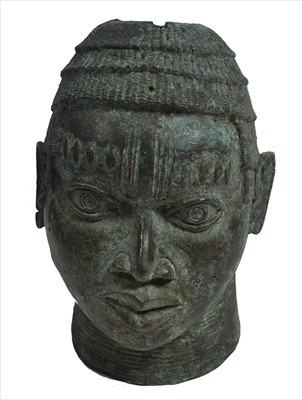 Lot 1540 - Benin bronze head