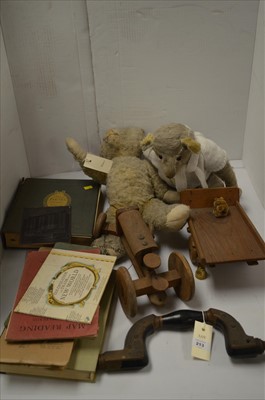 Lot 213 - Mixed vintage items