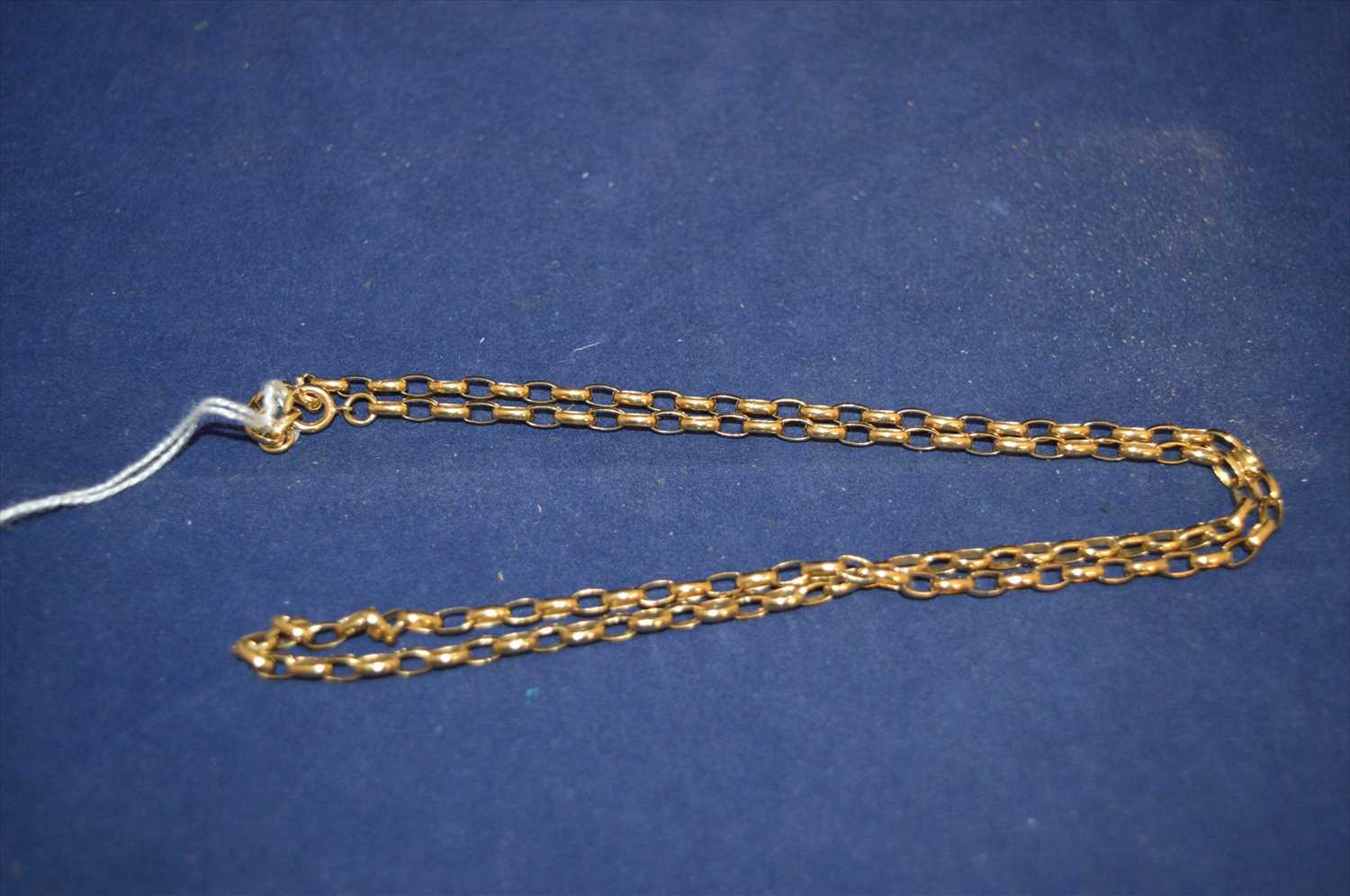 Lot 15 - Gold necklace