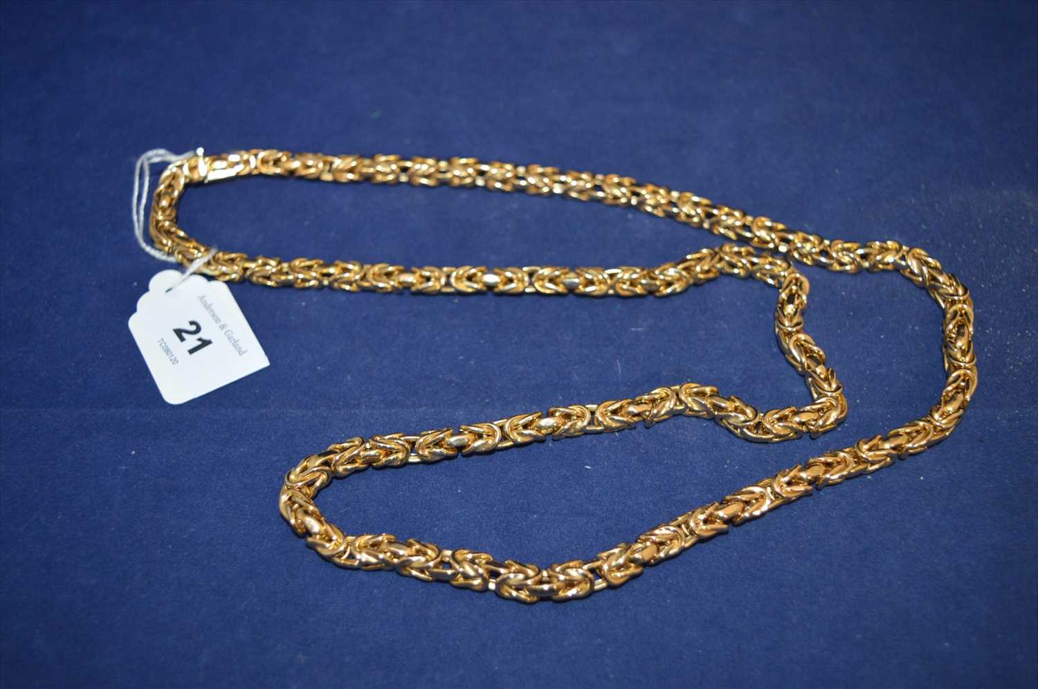 Lot 21 - Gold necklace