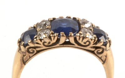 Lot 116 - Sapphire and diamond ring