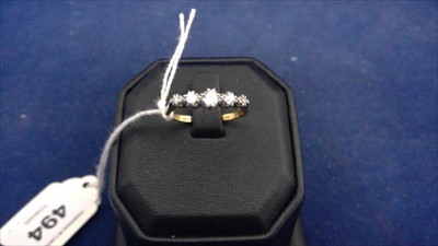 Lot 494 - Five stone diamond ring