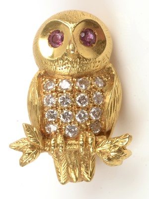 Lot 176 - Owl brooch