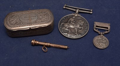 Lot 135 - Snuff box and medals