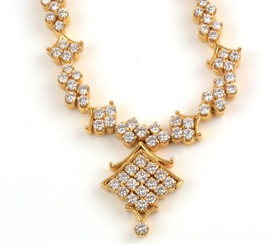 Lot 147 - Diamond necklace
