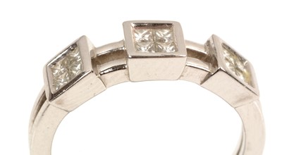 Lot 65 - Diamond ring