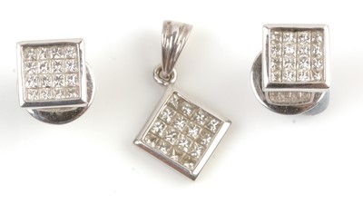 Lot 64 - Diamond pendant and earrings