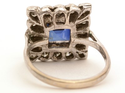 Lot 152 - A sapphire and diamond cluster ring