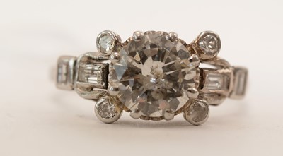 Lot 60 - A diamond dress ring