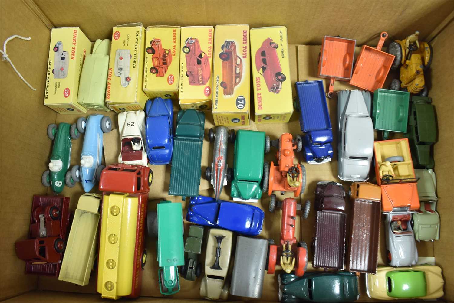 Lot 186 - Dinky vehicles