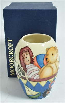 Lot 553 - Moorcroft vase