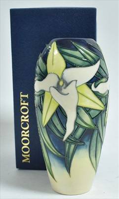 Lot 566 - Moorcroft vase