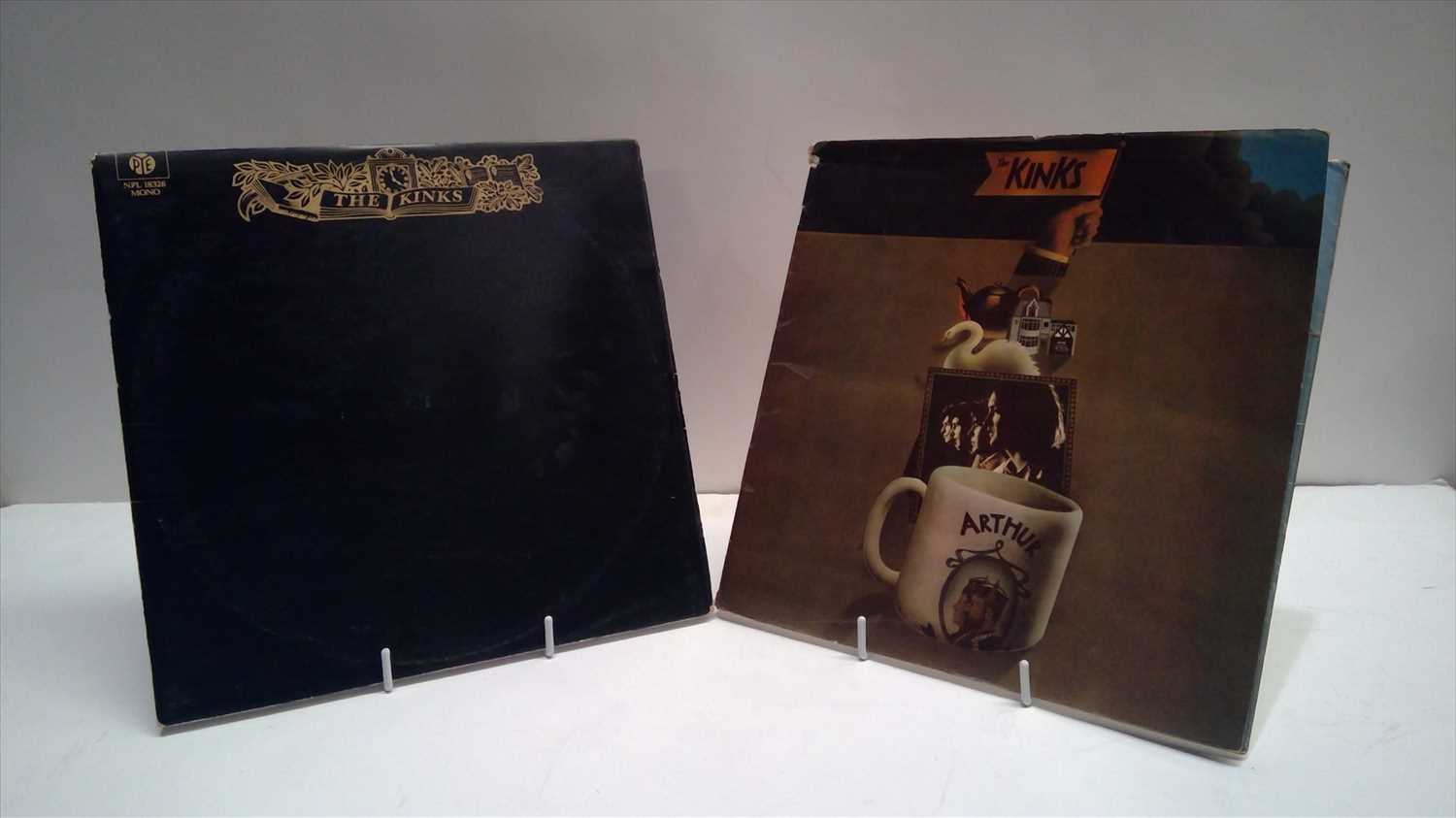 Lot 311 - Kinks LPs