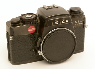 Lot 787 - Leica R4 SLR camera and flash unit.