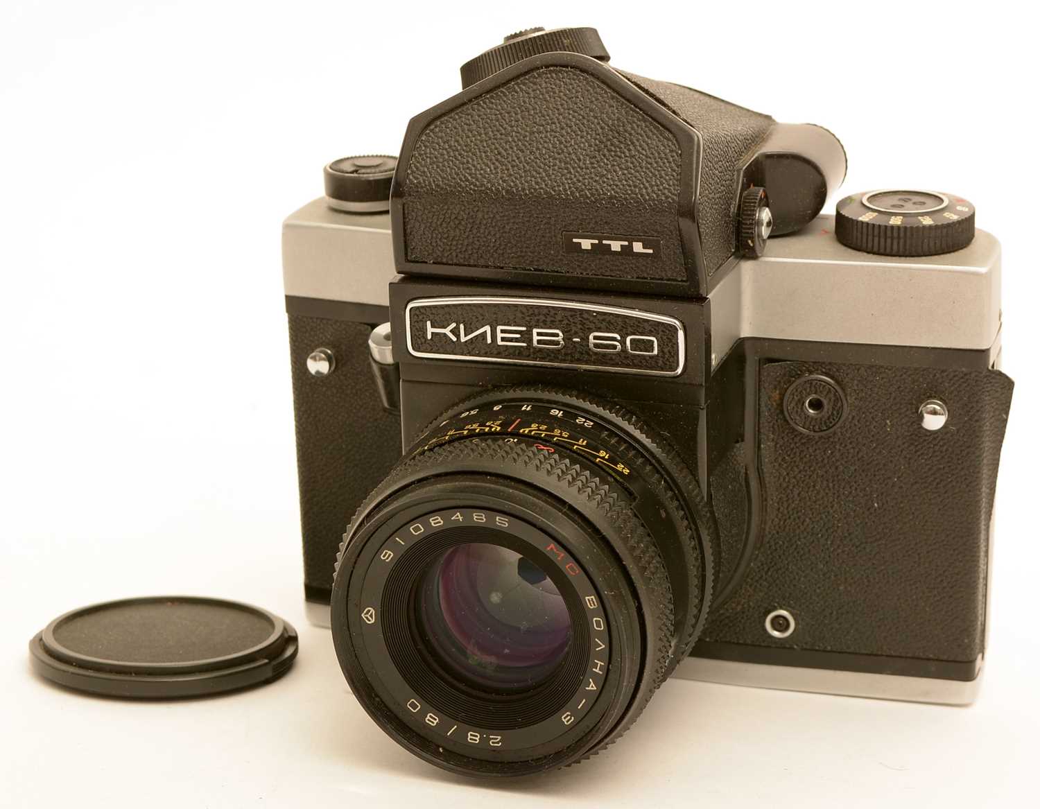 Lot 788 - A Kiev 60 TTL medium format SLR film camera