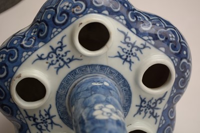 Lot 404 - Chinese blue and white