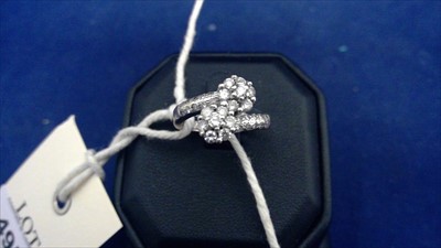 Lot 495 - Diamond ring