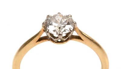 Lot 120 - Single stone diamond ring