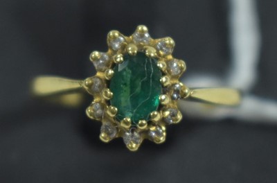 Lot 93 - Emerald and diamond cluster ring