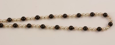 Lot 162 - Onyx and cultured pearl necklace