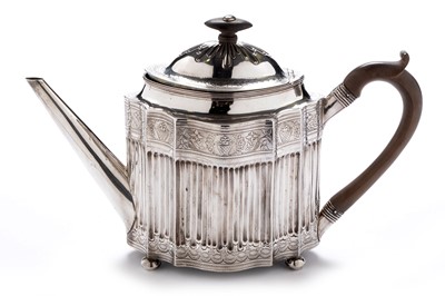 Lot 279 - Silver teapot